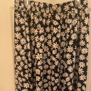 SHEIN DAISY PATTER SKIRT
